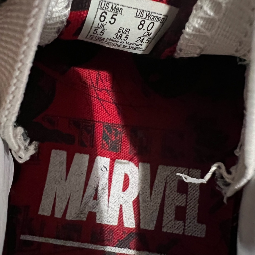 NEW VANS MARVEL Spider-Man/Black Classic Slip-on (Men's - Size 6.5) - Picture 5 of 5